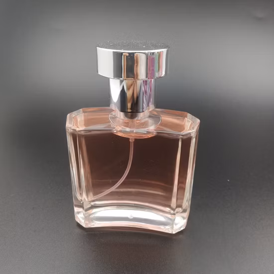 Bottiglia di profumo di vetro di lusso per la cura della bellezza da 30 ml 50 ml 70 ml con spruzzatore ondulato e tappo in plastica Confezione cosmetica Bottiglia vuota